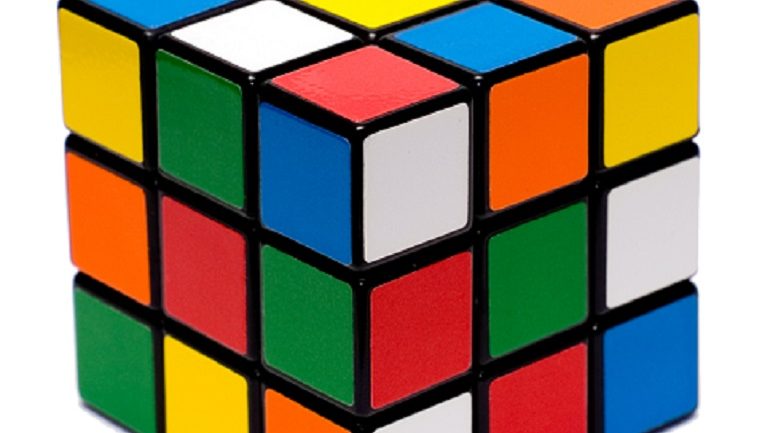 Harvard Graduate Takes 1 Rubik’s Cube to 11 Travel Destinations