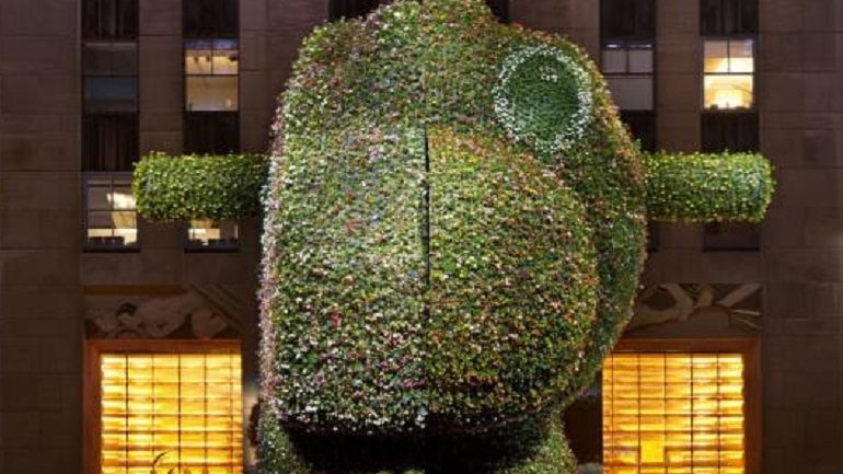 Jeff Koons ‘Split-Rocker’ Display at Rockefeller Center Extended