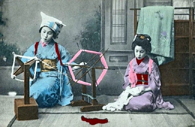 Image: Maiko at the Spinning Wheel, 1907-1918, one of the images in the New York Public Library collection 