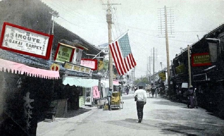 Image: Motomachi-dori Itchome, Kobe. 1901-1907, one of the images in the New York Public Library collection 