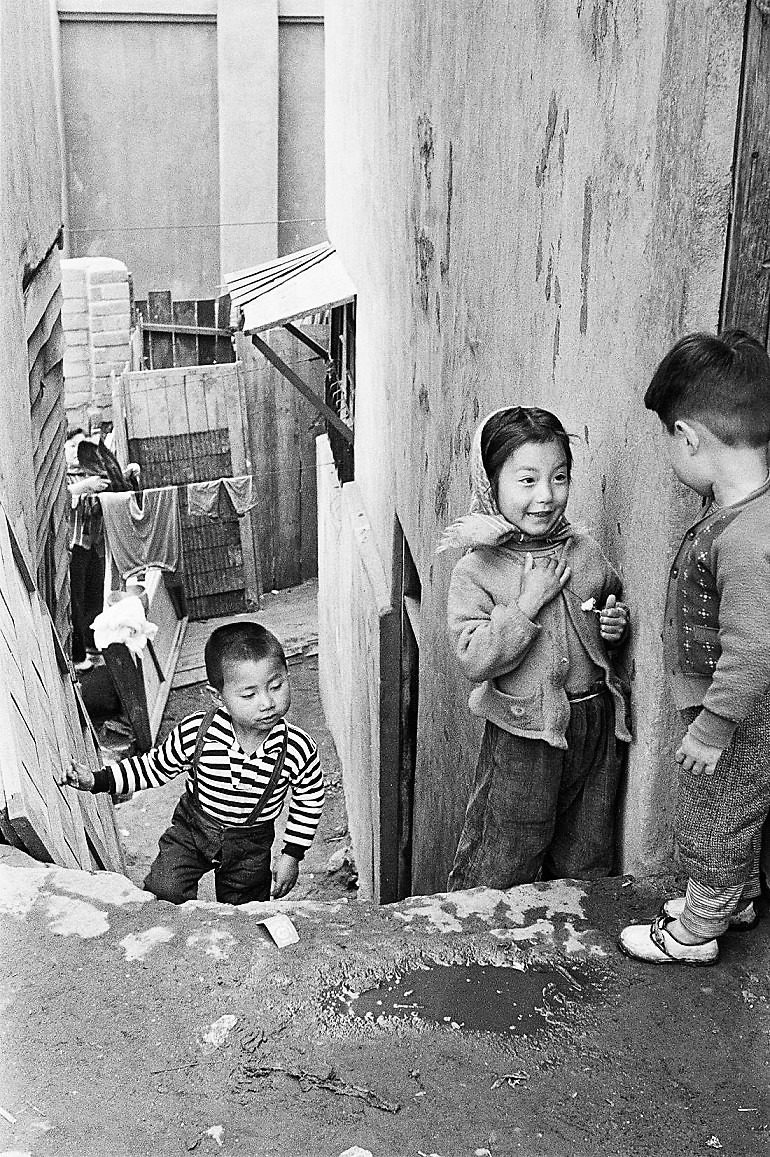 Image: Malli-Dong, a photograph by Korean Photographer Han Youngsoo shows life in Seoul, Korea after the Korean War 