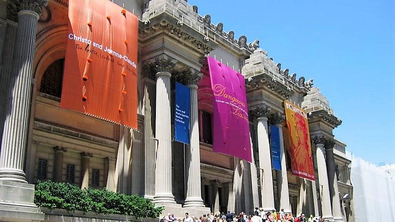 Art Destinations: Museums and Art Fairs Compete for Tourists