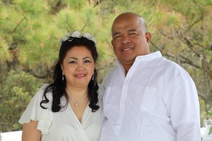 Image: Dennis and Lilibeth Datu wearing all white during their 25th Wedding anniversary in Lewes Beach, Delaware