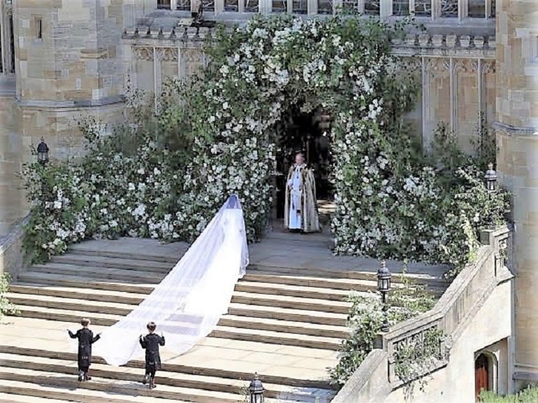  Image: Meghan Markle in her beautiful wedding gown walks into the St. George’s Chapel in England for the royal wedding.