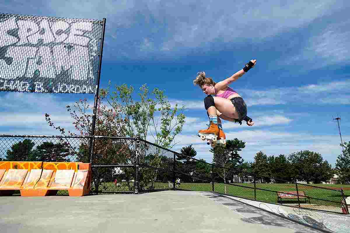 Amazing Women Roller Skating Around Baltimore Captured in Vivid