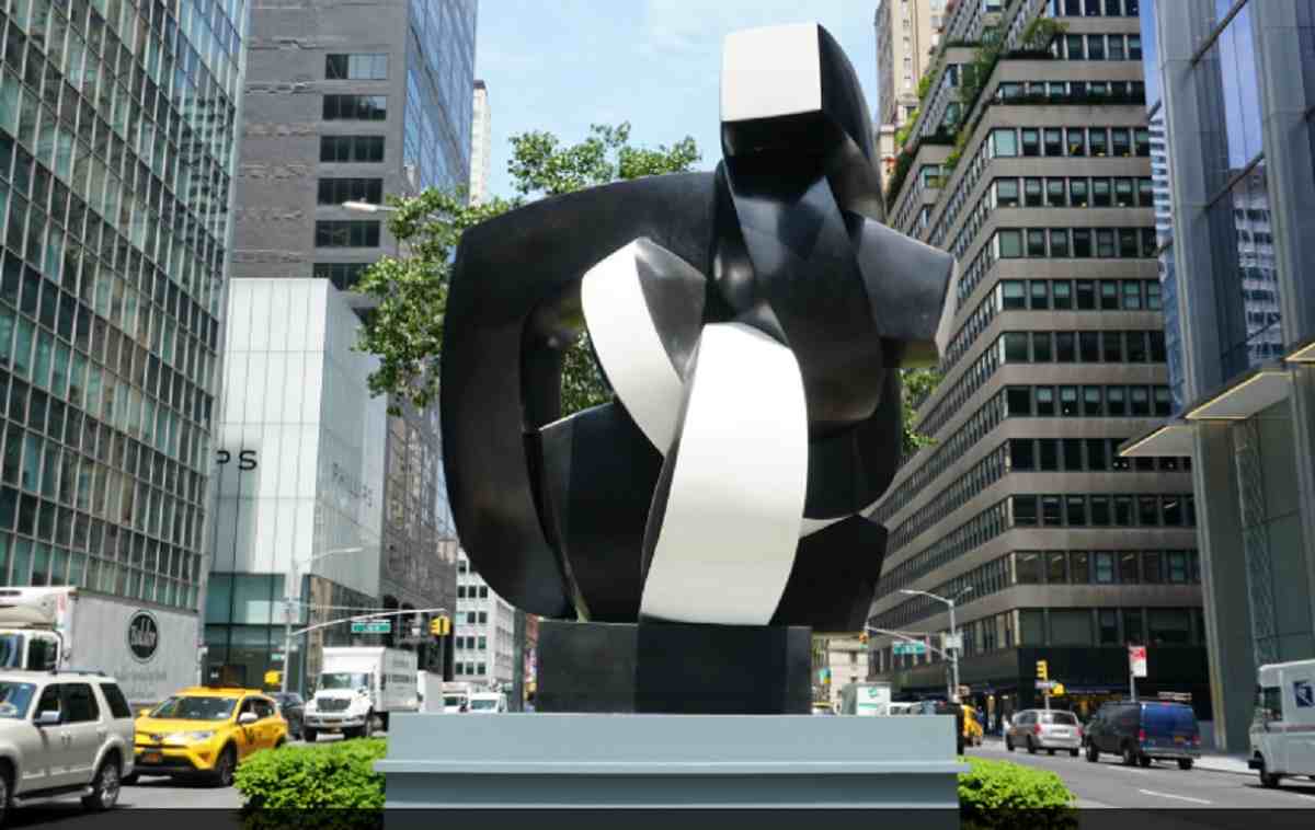 La Toute Petite, one of the twelve monumental sculptures by Sophia Vari on display in Park Avenue, New York
