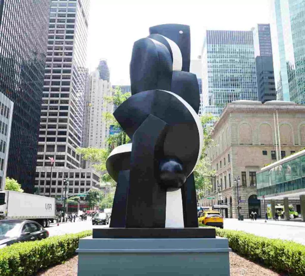 La femme (Woman), 2005, one of the twelve monumental sculptures by Sophia Vari on display at Park Avenue, New York