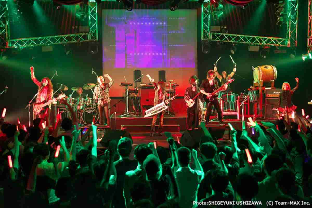 Yaiba and Yasaharu Takanashi unleashing electrifying melodies at a recent performance