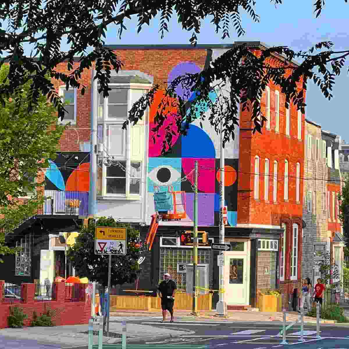 Jaz Erenberg Bauhaus Blue. Bauhaus-like mural in Baltimore, Maryland