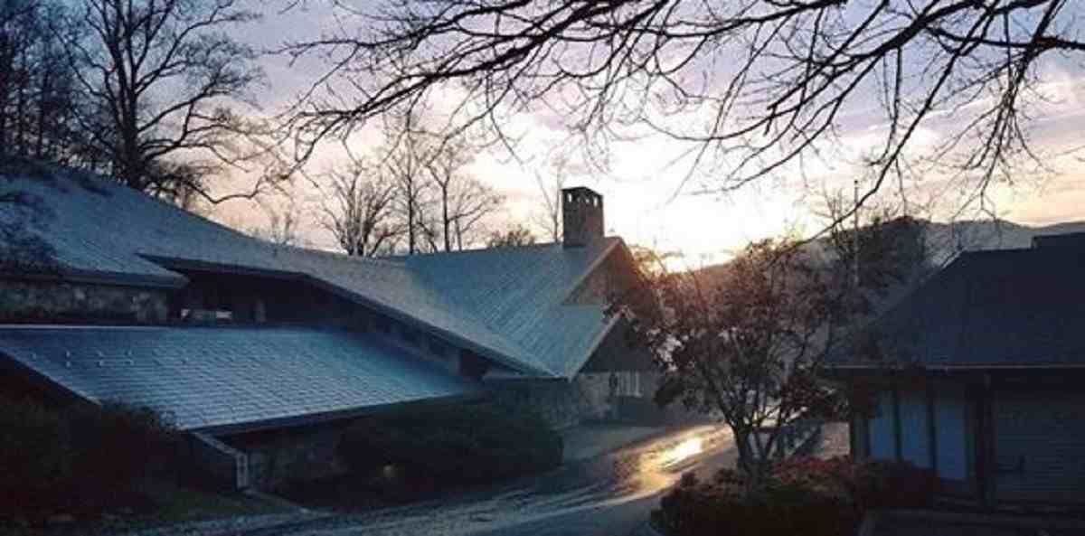 Arrowmont School of Arts and Crafts one of the sponsors of A Moment in the Mountains in Gatlinburg