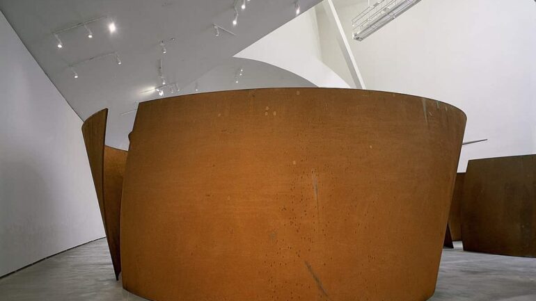 Remembering Richard Serra: A Trailblazer in Contemporary Sculpture