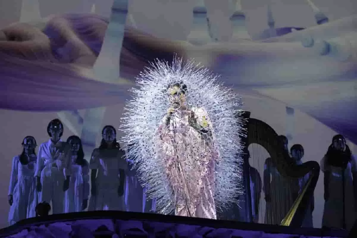 Björk wearing an amazing costume during her Cornucopia Tour. This is one of the pictures in Björk Cornucopia Tour book