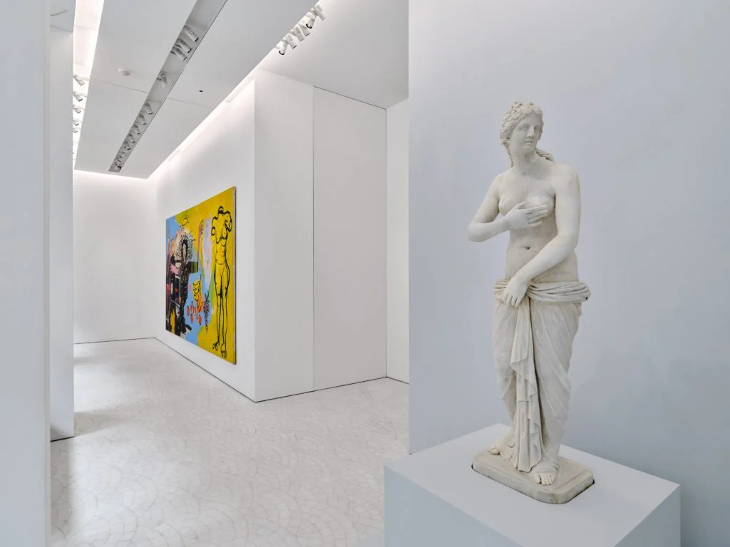 Installation-view-of-Basquiat-and-Venus-Roman-statue-at-Gagosian-Paris/A meeting between' Jean-Michel Basquiat and Roman Venu