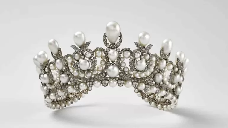 Louvre Crown Jewels Heist: An Audacious $102M Smash-and-Grab