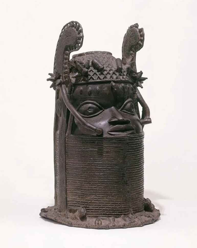 Switzerland Returns Benin Bronzes to Nigeria: A beautiful, well-decorated, and ornamented Benin bronze head showcasing intricate craftsmanship and the artistic excellence of the historic Benin Kingdom.