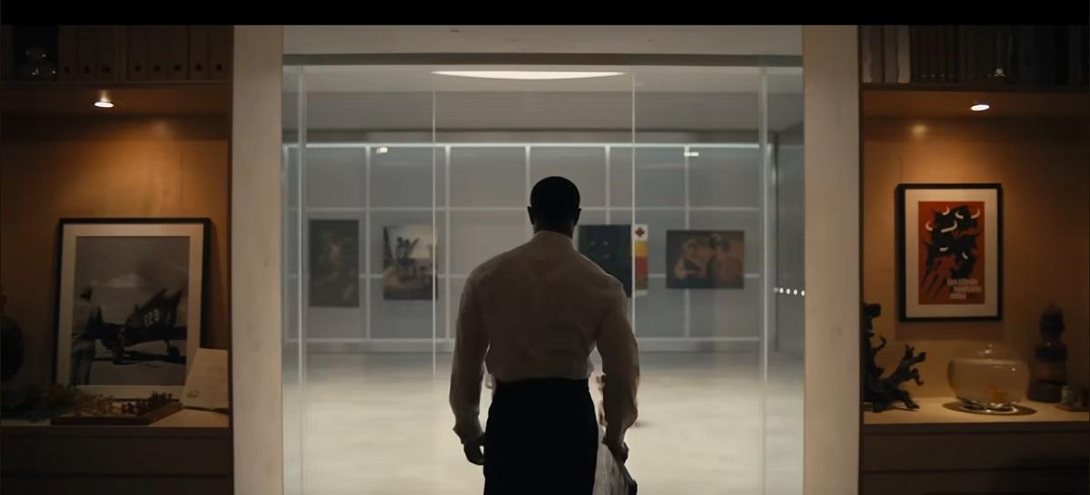 The Thomas Crown Affair trailer shows Michael B. Jordan breaking into a glass safe to retrieve one of his stolen paintings.